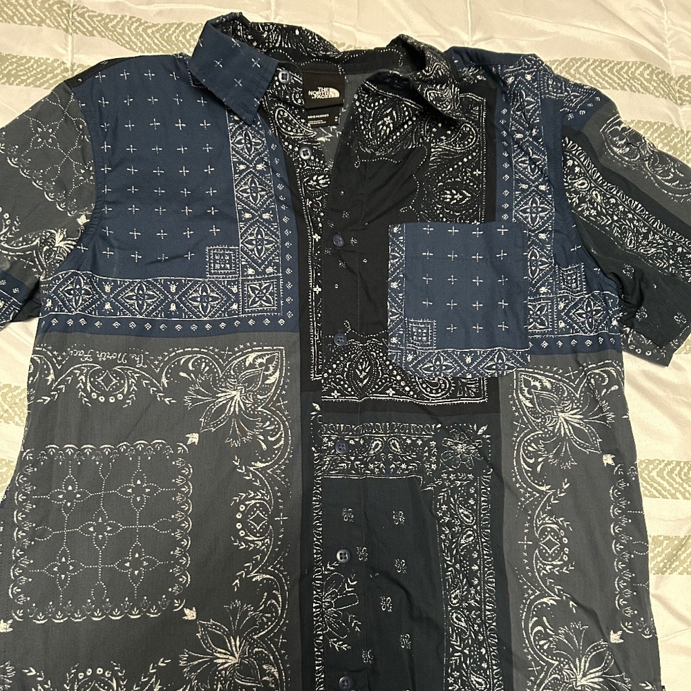 Northface aloha vented shirt